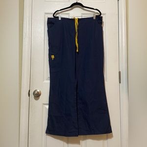 NWT Wonder Wink Scrub XL-Petite Flare leg Navy Blue